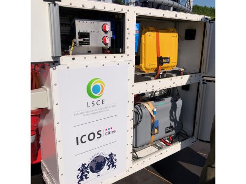 Les capteurs installés à l'extérieur de la nacelle par le LSCE.
